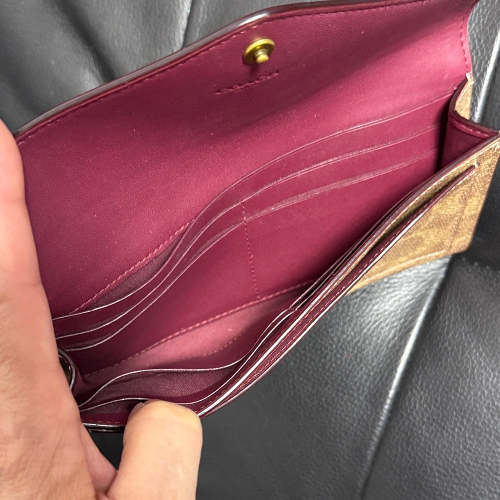 Coach Multi Pockets Wallet EUC - Picture 10 of 13